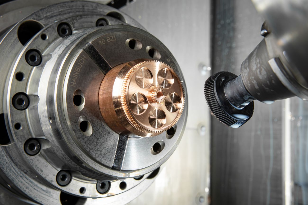 Gear skiving provides a high degree of process reliability, short machining cycles, and high-quality gear teeth.